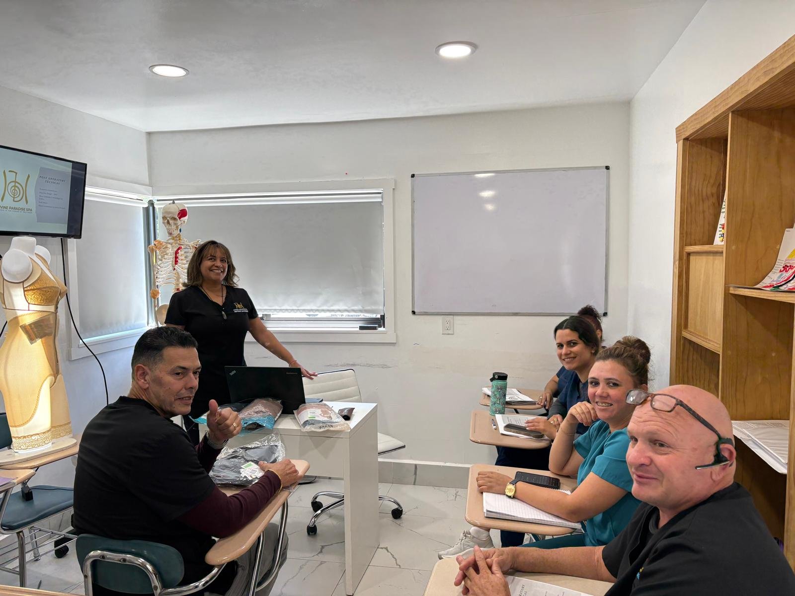 Alumnas participando en práctica